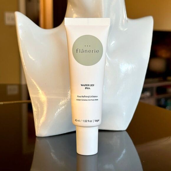 SEALED Flanerie Waterlily PHA Pore Refining Exfoliator Gentle Facial Exfoliation - Picture 2 of 9